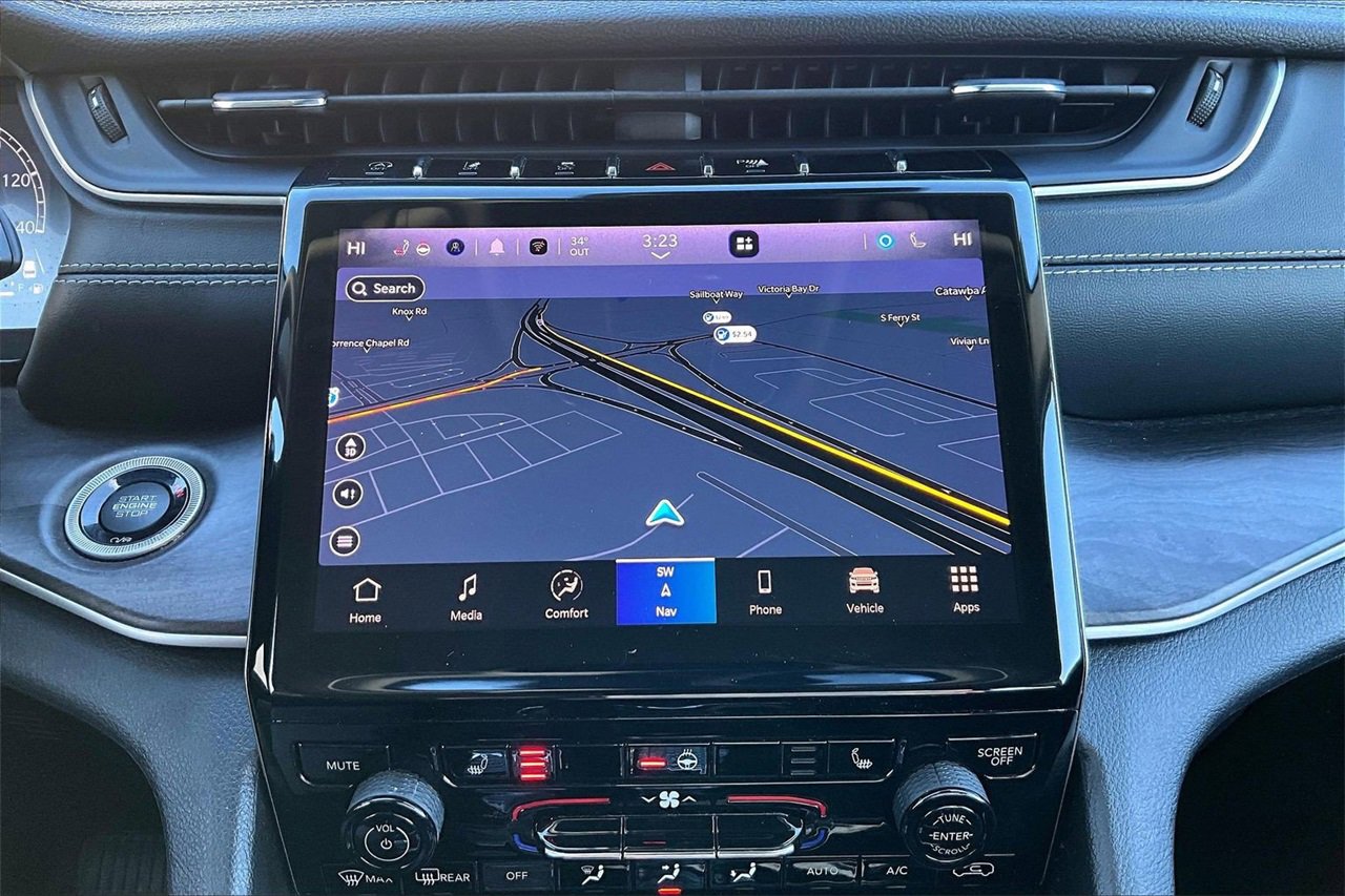 Used 2023 Jeep Grand Cherokee Limited image 13