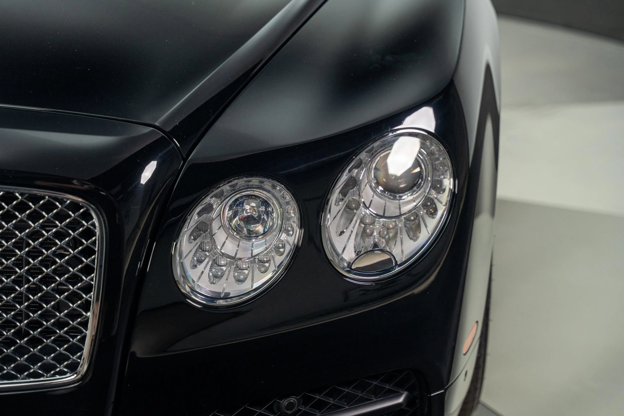 Used 2018 Bentley Flying Spur V8 image 14