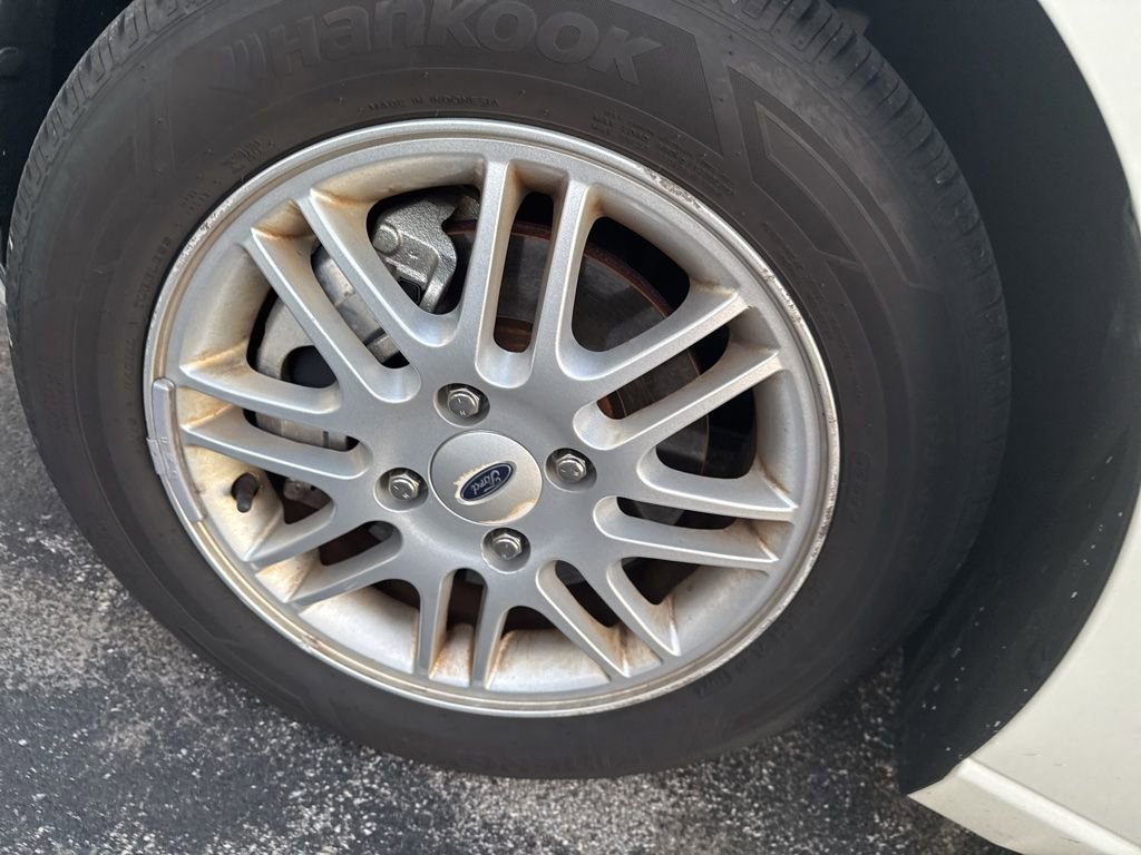 Used 2009 Ford Focus SE FWD image 15