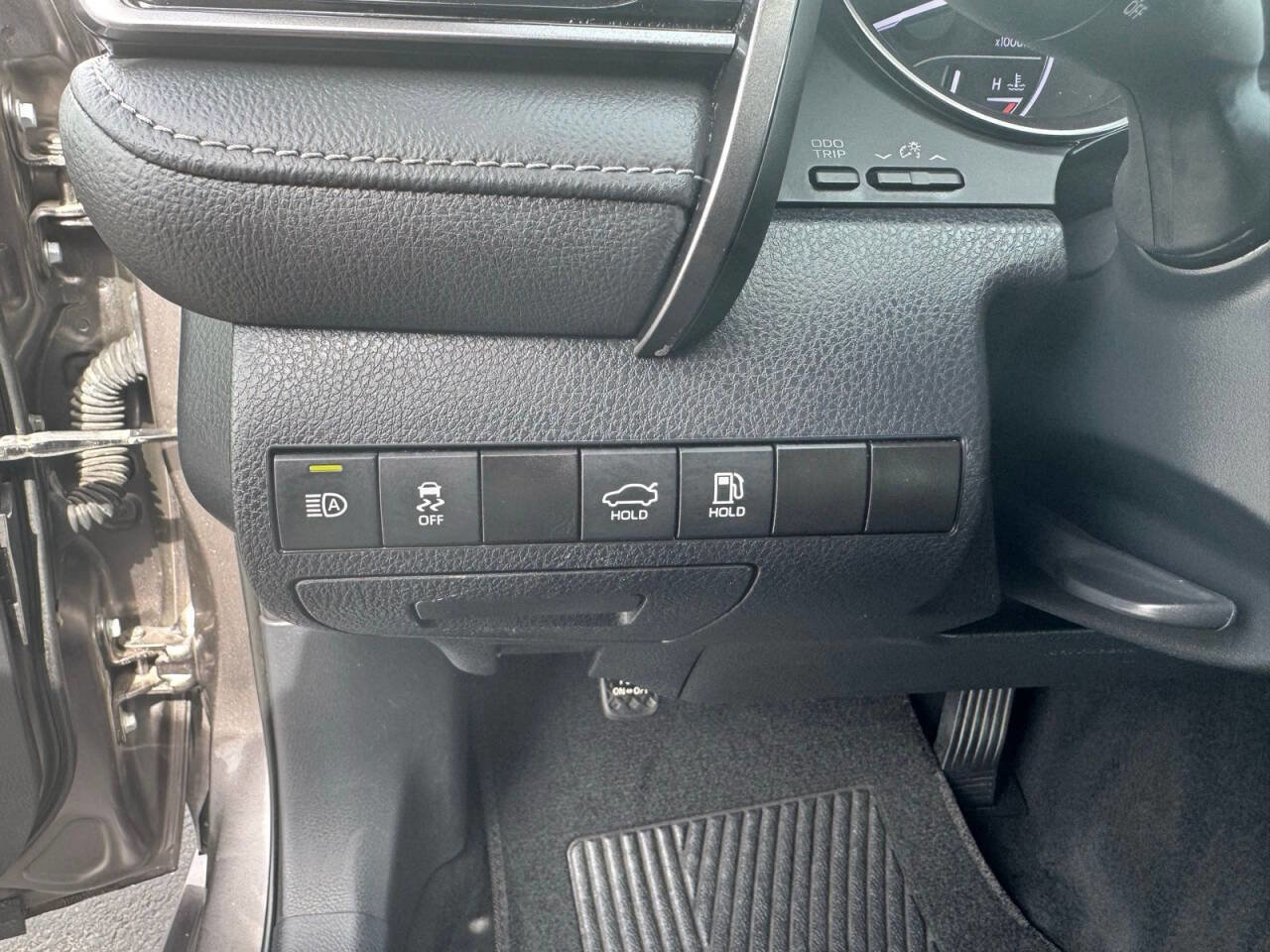 Used 2024 Toyota Camry SE FWD image 15