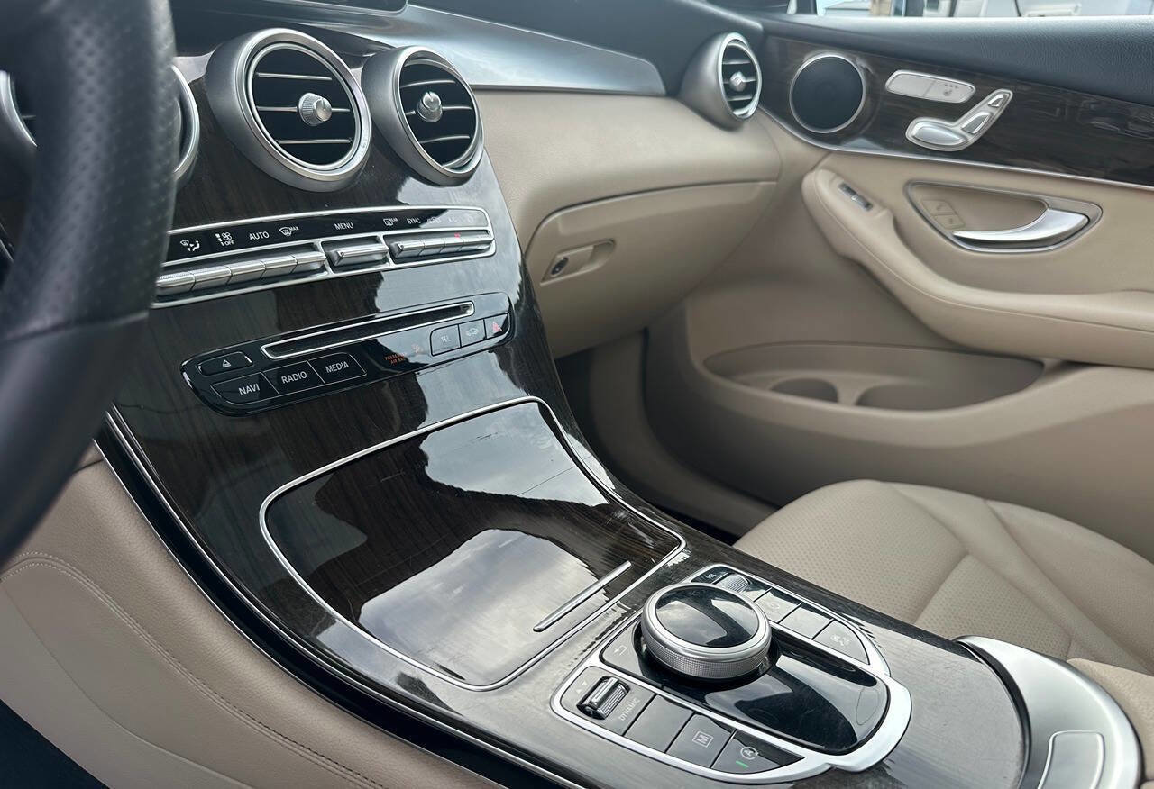 Used 2019 Mercedes-Benz GLC 300 w/ Premium Package image 33