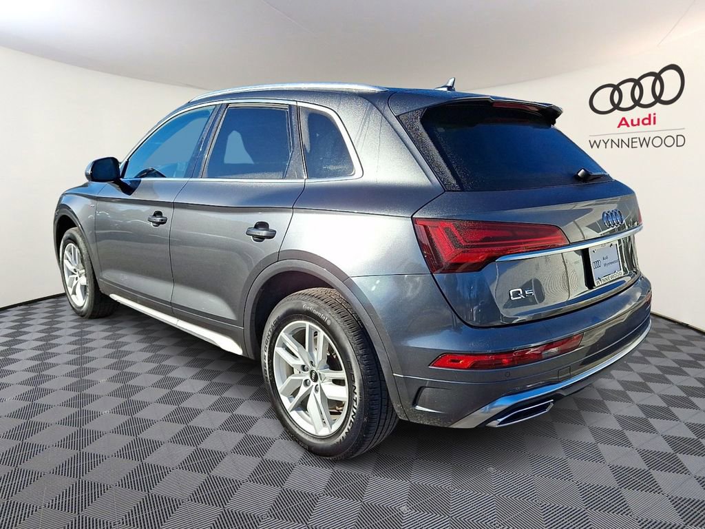 Used 2023 Audi Q5 2.0T Premium w/ Convenience Package image 3