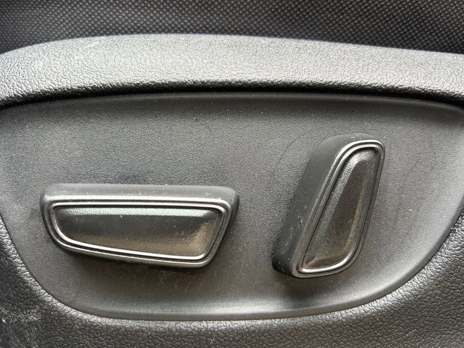 Used 2025 Toyota Highlander LE image 23