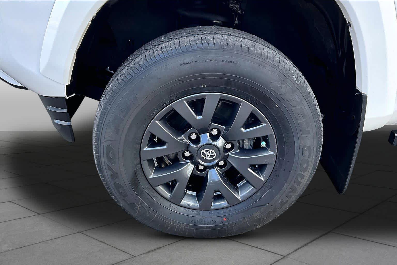 Used 2023 Toyota Tacoma SR5 AWD/4WD image 11