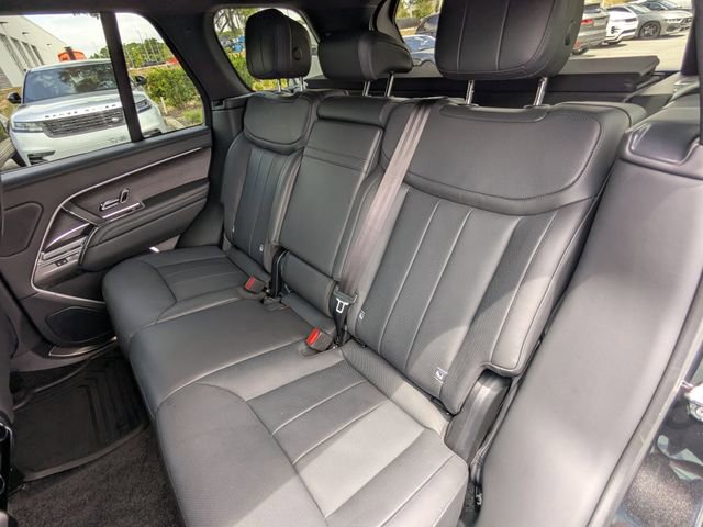 Used 2025 Land Rover Range Rover SE AWD/4WD image 12