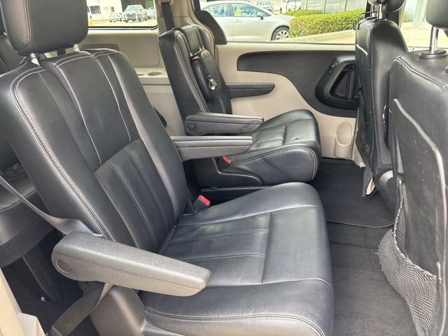 Used 2016 Chrysler Town & Country Touring image 19