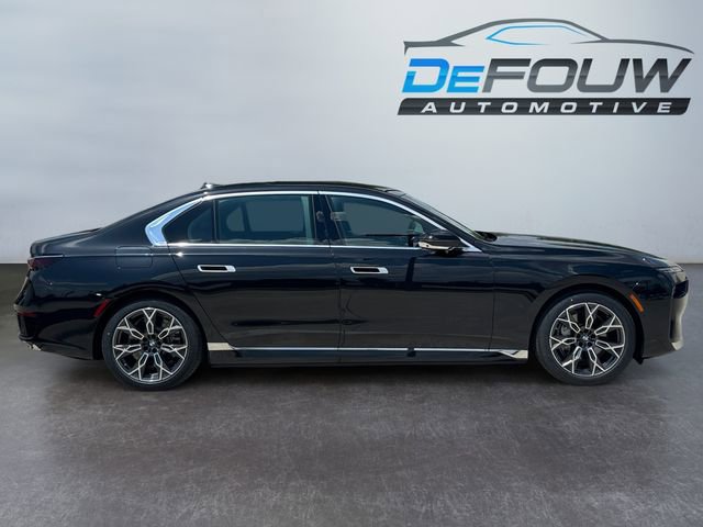 Used 2025 BMW i7 xDrive60 w/ Premium Package image 2