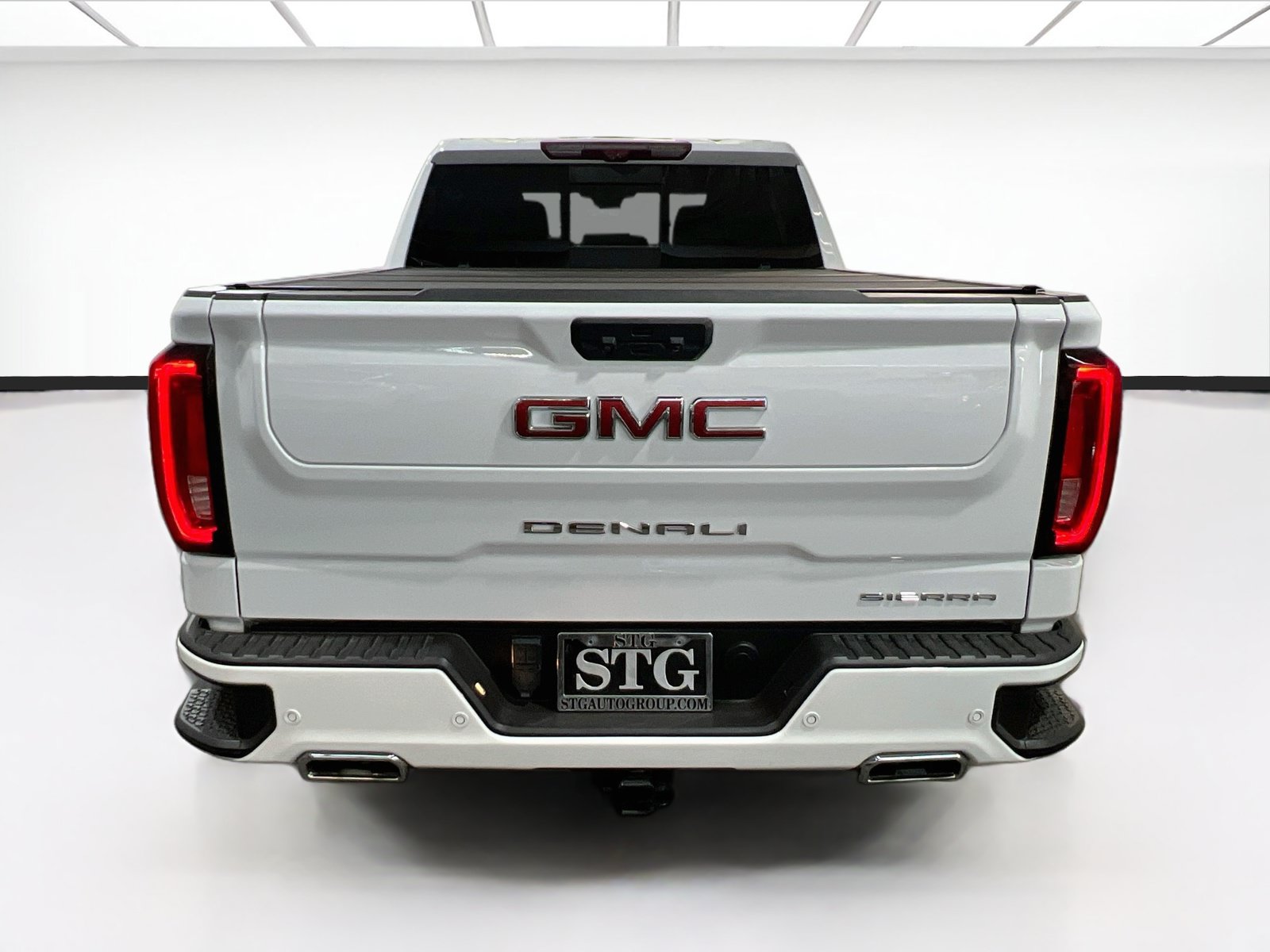 Used 2023 GMC Sierra 1500 Denali w/ Technology Package AWD/4WD image 5
