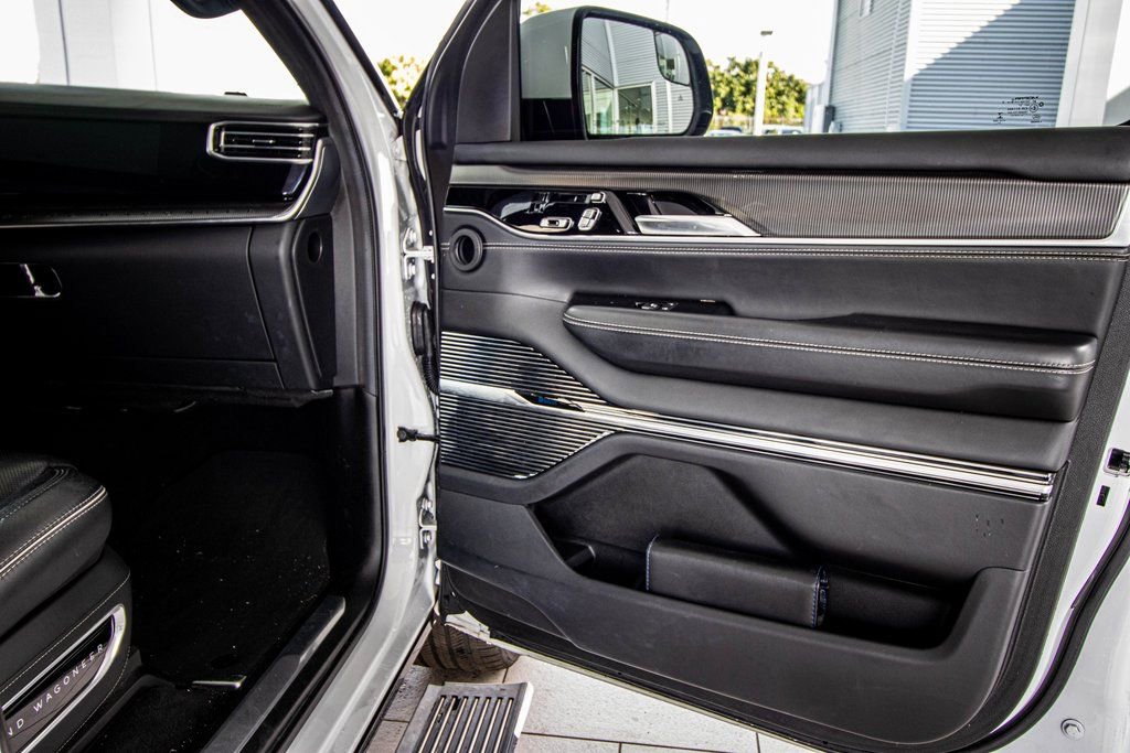 Used 2022 Jeep Grand Wagoneer Series II image 37