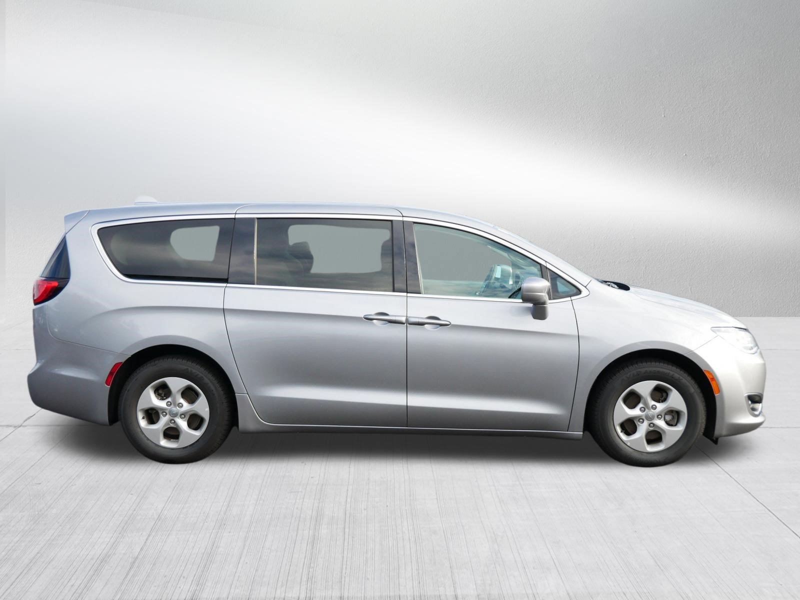 Used 2018 Chrysler Pacifica Touring Plus FWD image 8