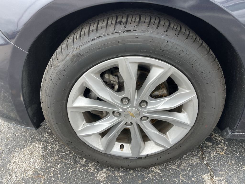 Used 2023 Chevrolet Malibu LT image 2