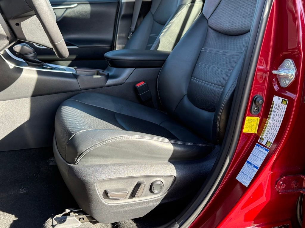 Used 2021 Toyota RAV4 Limited image 2