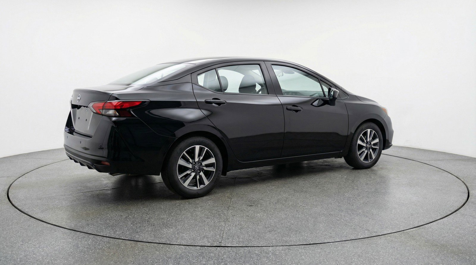 Used 2025 Nissan Versa SV image 9