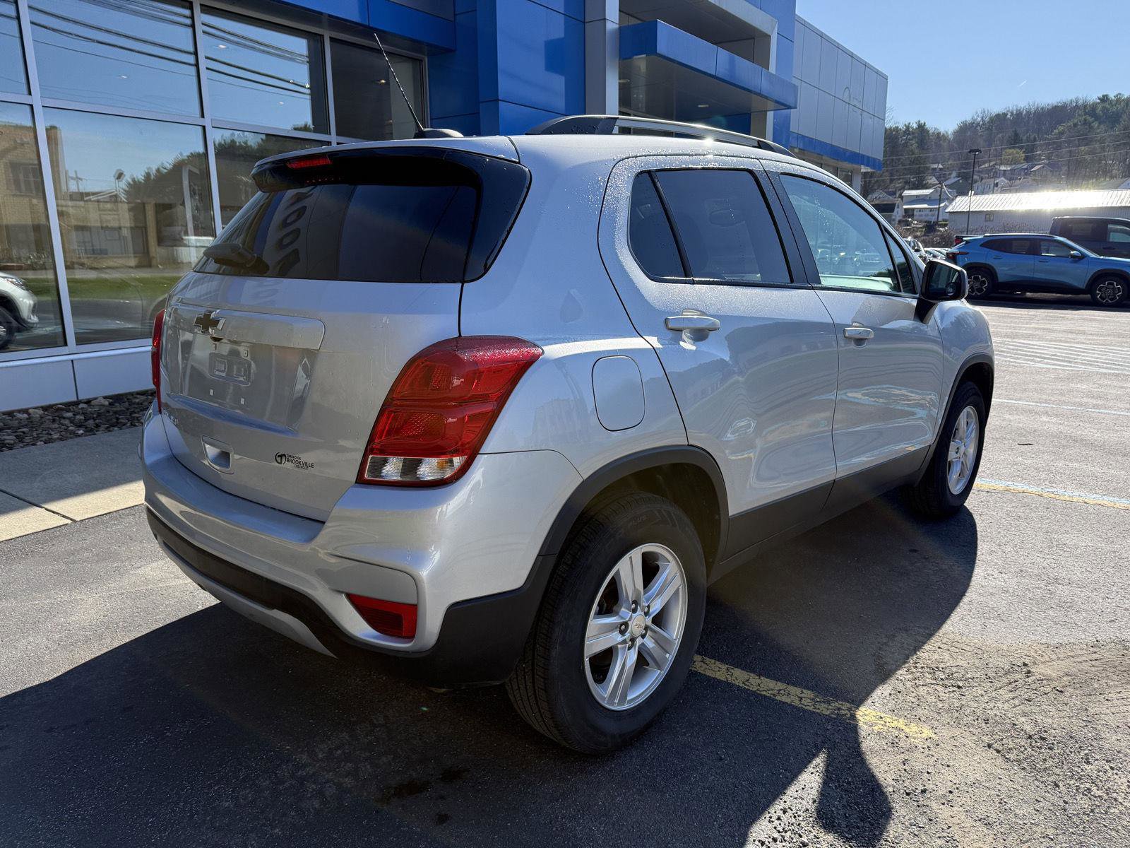 Used 2021 Chevrolet Trax LT w/ LT Convenience Package AWD/4WD image 6