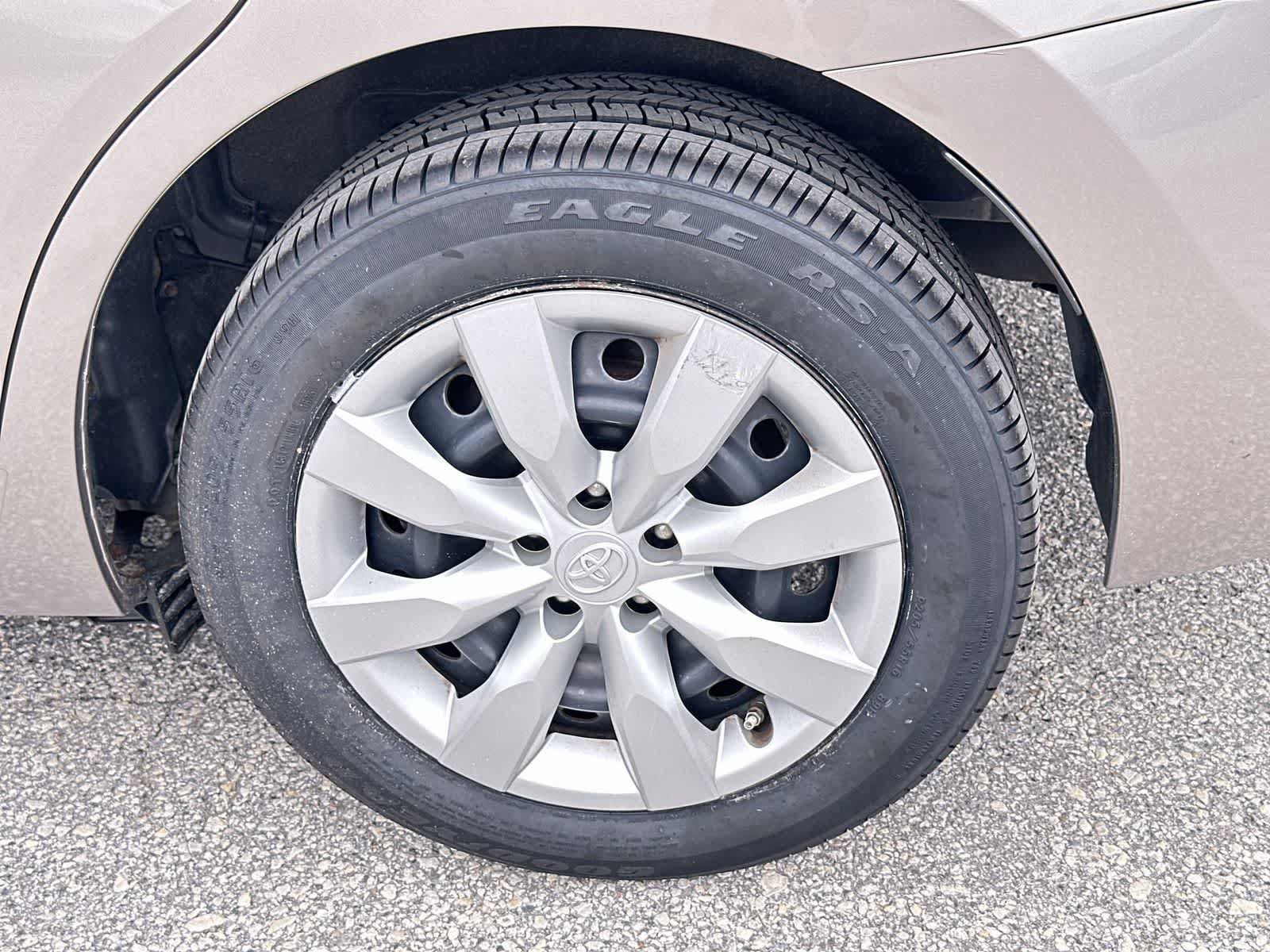 Used 2015 Toyota Corolla LE FWD image 12