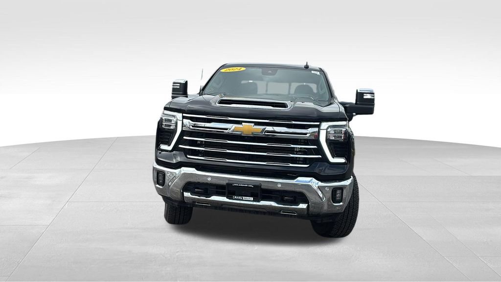 Used 2024 Chevrolet Silverado 3500 LTZ w/ LTZ Plus Package image 2
