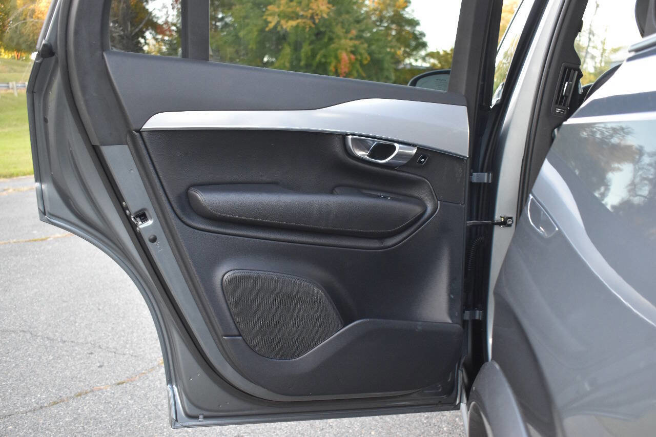 Used 2017 Volvo XC90 T6 Momentum w/ Vision Package image 10