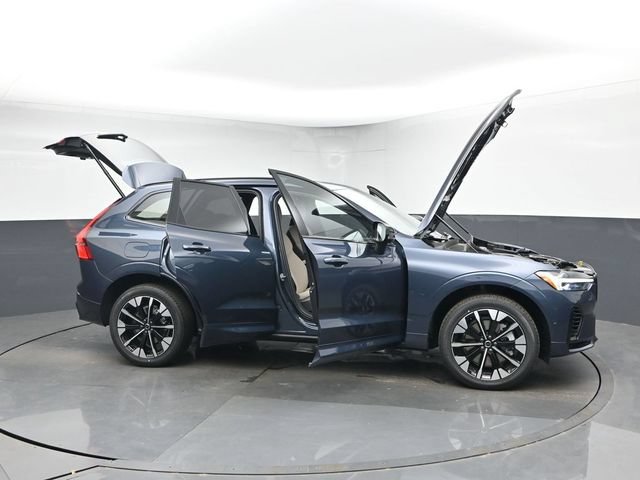 New 2026 Volvo XC60 T8 Plus w/ Climate Package PRO AWD/4WD image 44