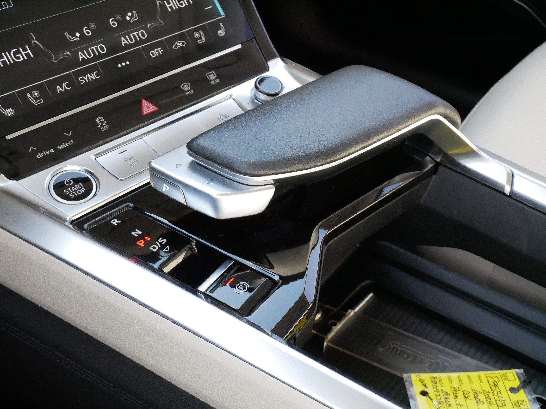 Used 2024 Audi Q8 e-tron Premium Plus image 24