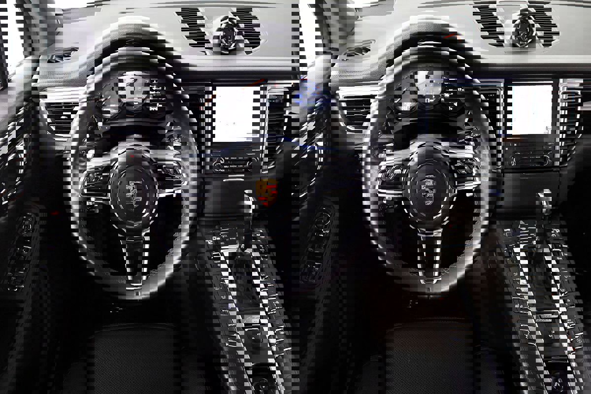 Used 2017 Porsche Macan S image 23