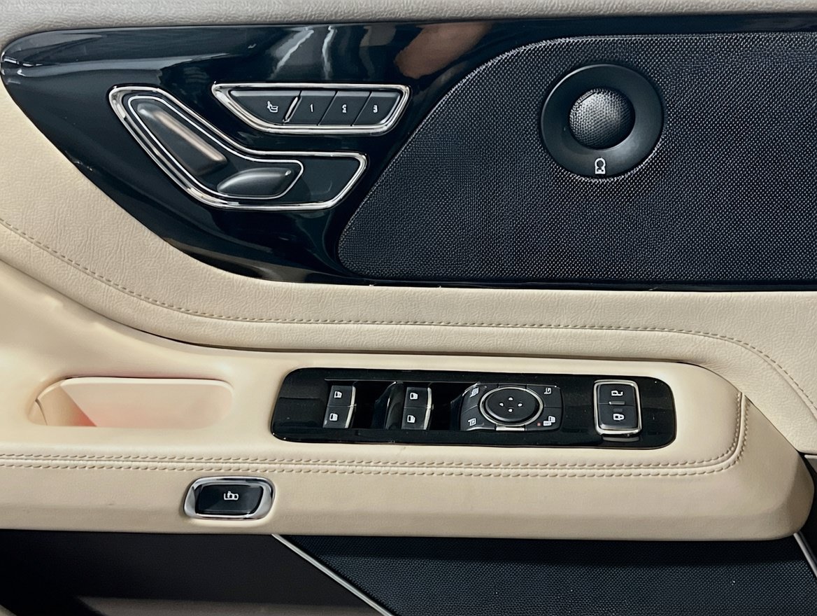 Used 2020 Lincoln Aviator Reserve AWD/4WD image 14