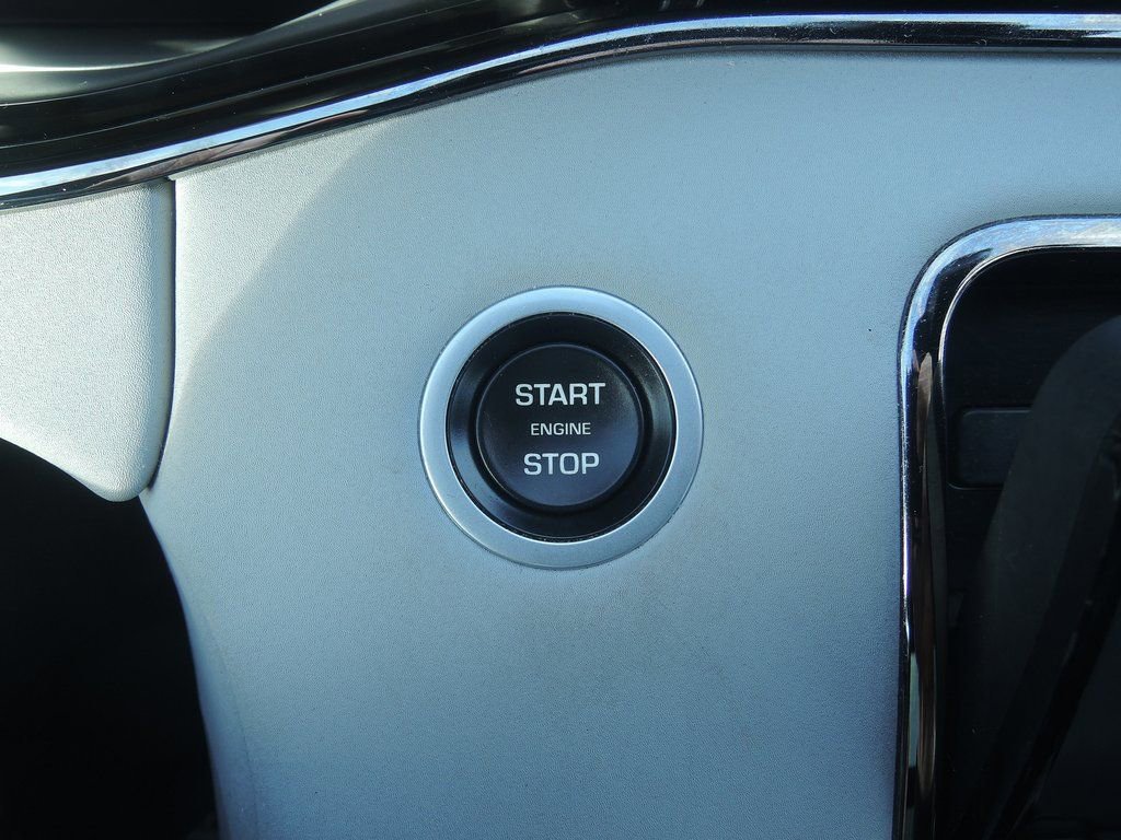 Used 2022 Land Rover Range Rover Evoque R-Dynamic S image 18