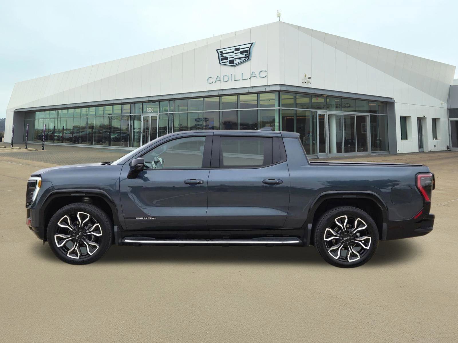 Used 2025 GMC Sierra EV Denali AWD/4WD image 3