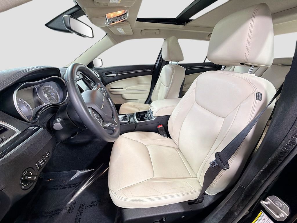 Used 2016 Chrysler 300 Limited image 23