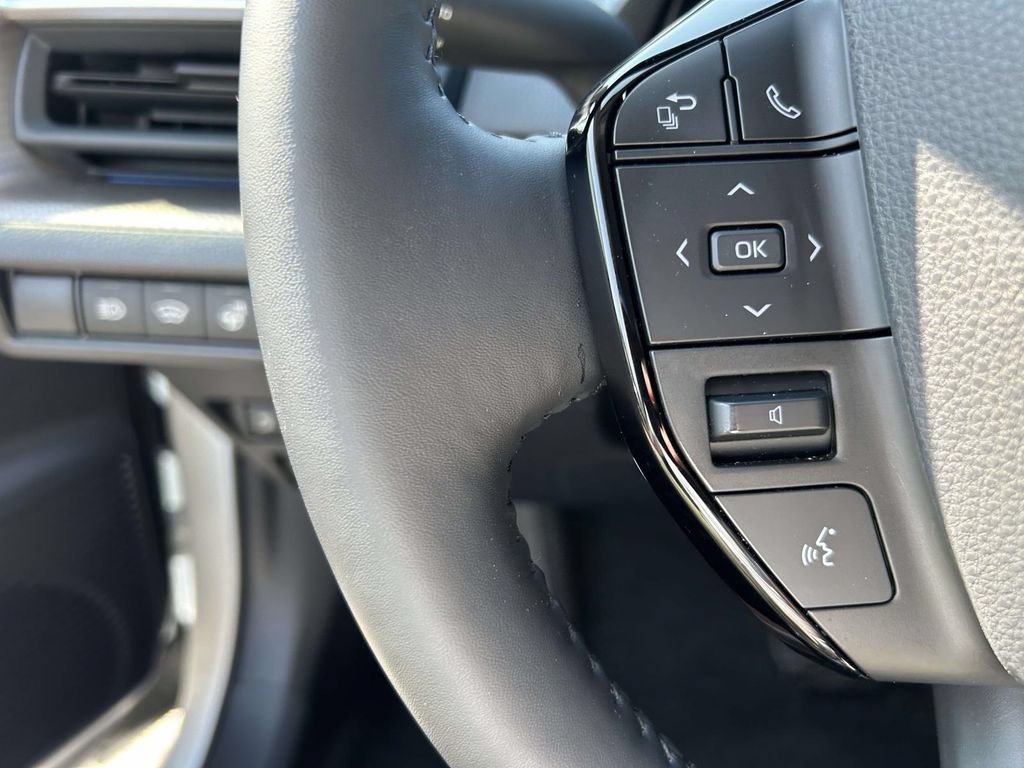 Used 2024 Toyota Prius XLE FWD image 21