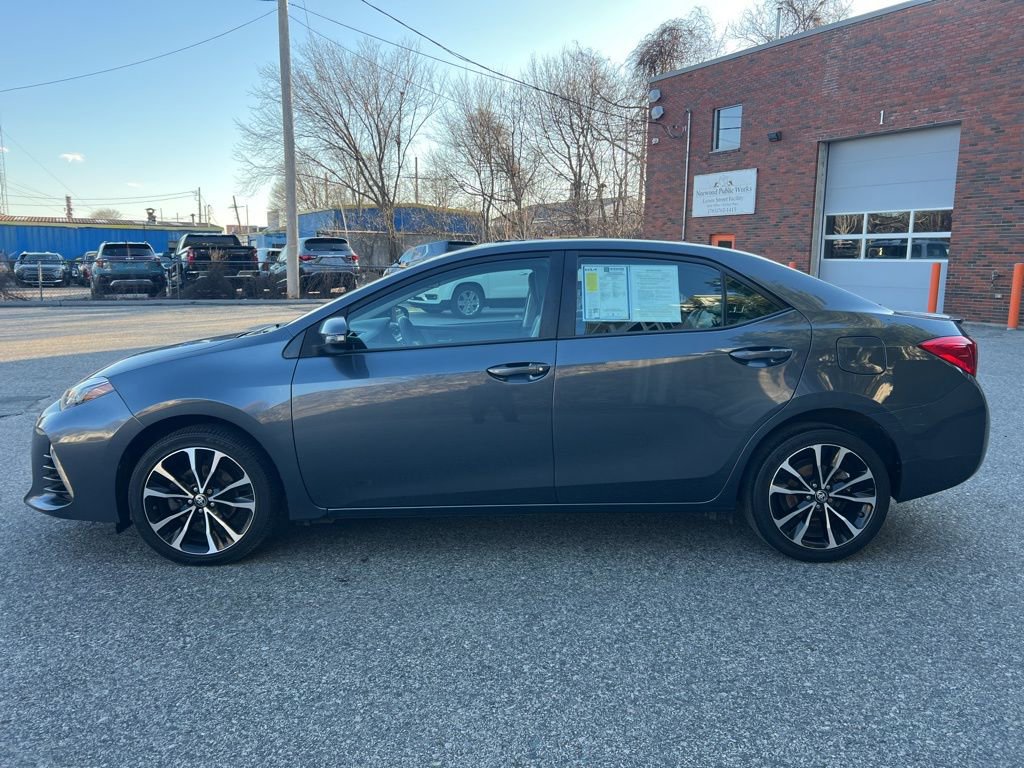 Used 2018 Toyota Corolla SE w/ SE Premium Package image 2