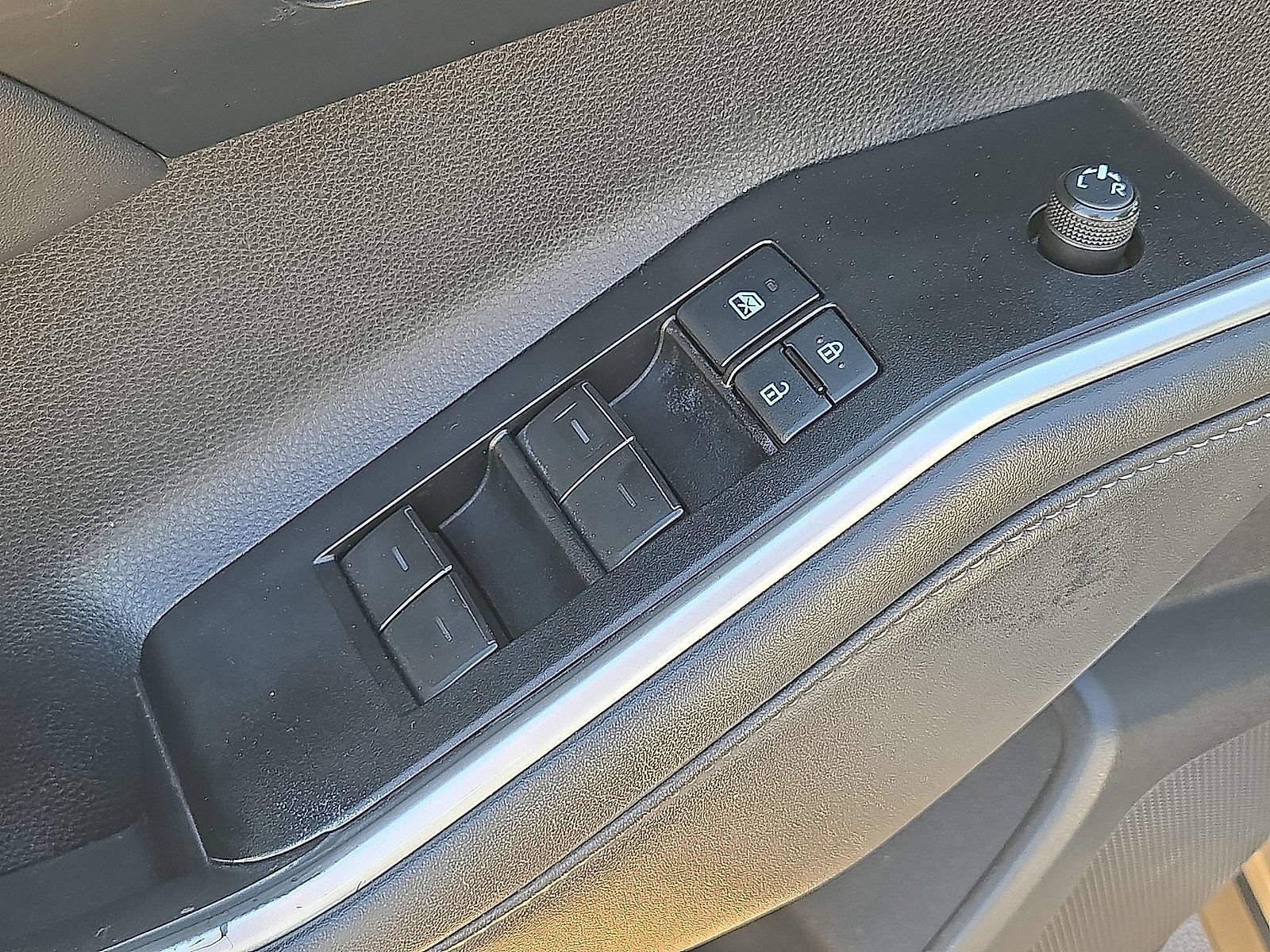 Used 2022 Toyota Highlander XLE AWD/4WD image 22