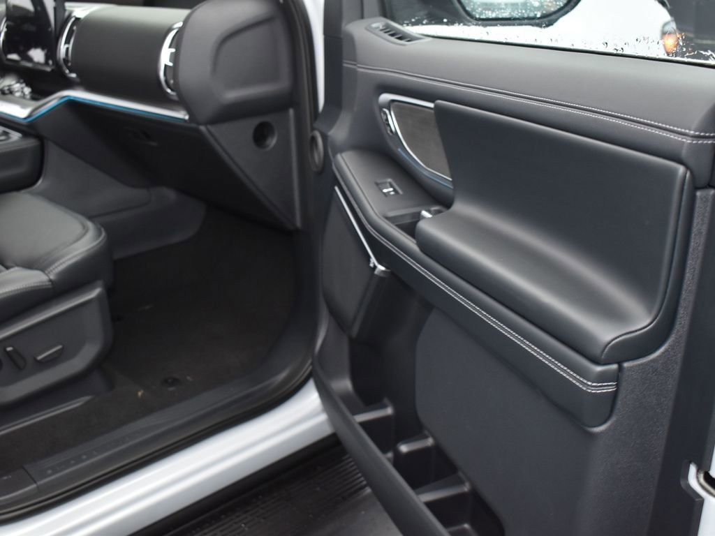 New 2026 Ford Expedition Platinum image 17