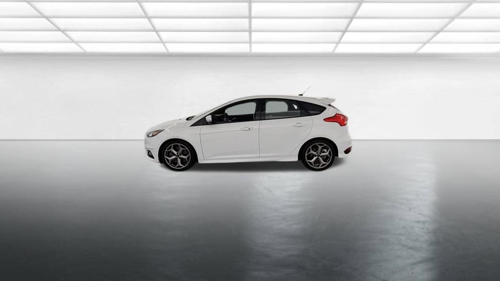 Used 2018 Ford Focus ST FWD image 5