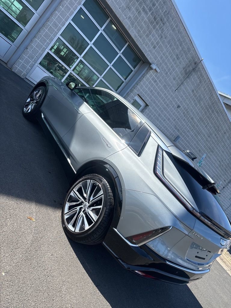 Used 2024 Cadillac Lyriq Luxury w/ LPO, Floor Liner Package image 4