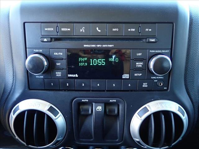 Used 2015 Jeep Wrangler Sahara w/ Connectivity Group AWD/4WD image 14