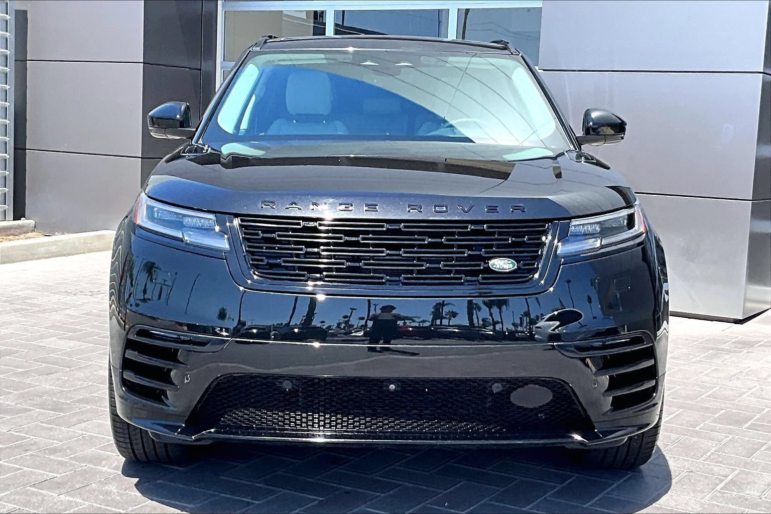Certified 2025 Land Rover Range Rover Velar Dynamic SE AWD/4WD image 2