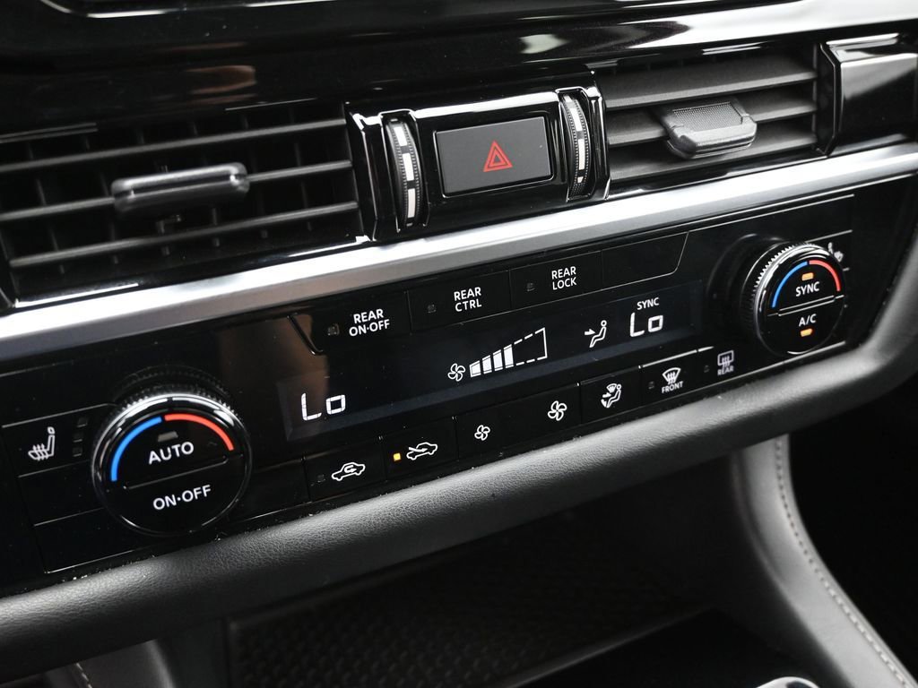 Used 2023 Nissan Pathfinder SV w/ SV Premium Package image 17