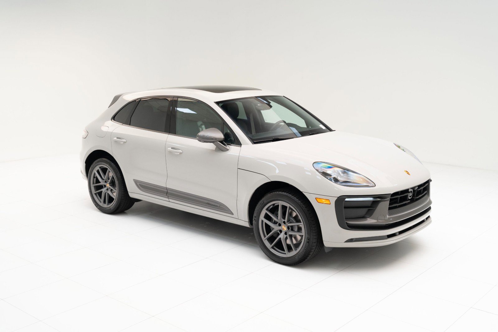 New 2025 Porsche Macan Turbo image 7