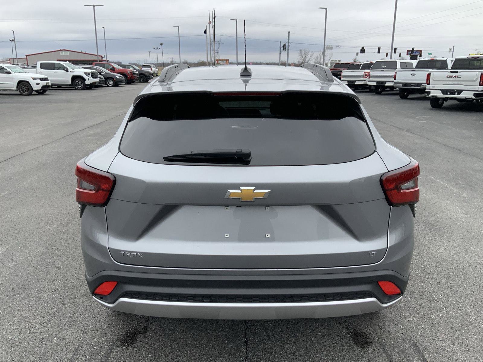 Used 2025 Chevrolet Trax LT w/ LT Convenience Package FWD image 9