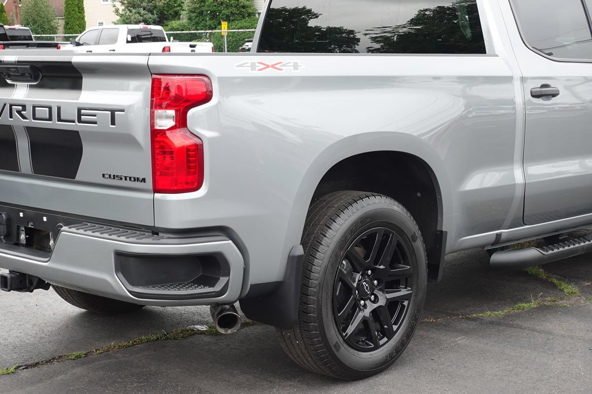 Used 2024 Chevrolet Silverado 1500 Custom w/ Rally Edition AWD/4WD image 10