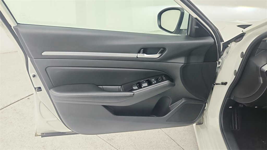 Used 2023 Nissan Altima 2.5 SV image 23