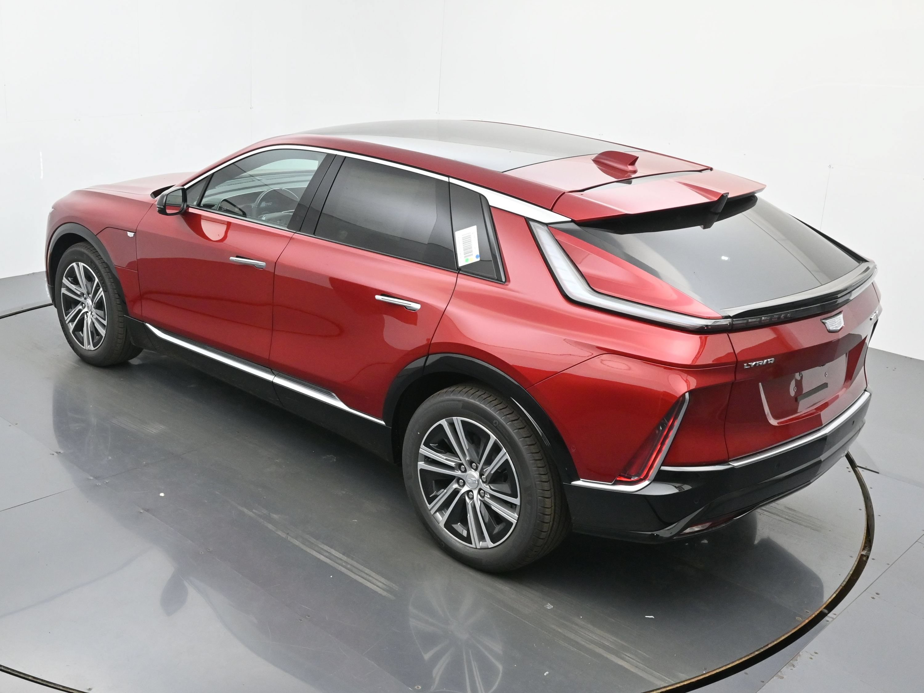 New 2026 Cadillac Lyriq Luxury w/ LPO, Floor Liner Package AWD/4WD image 25