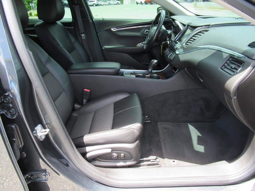 Used 2014 Chevrolet Impala LT FWD image 10