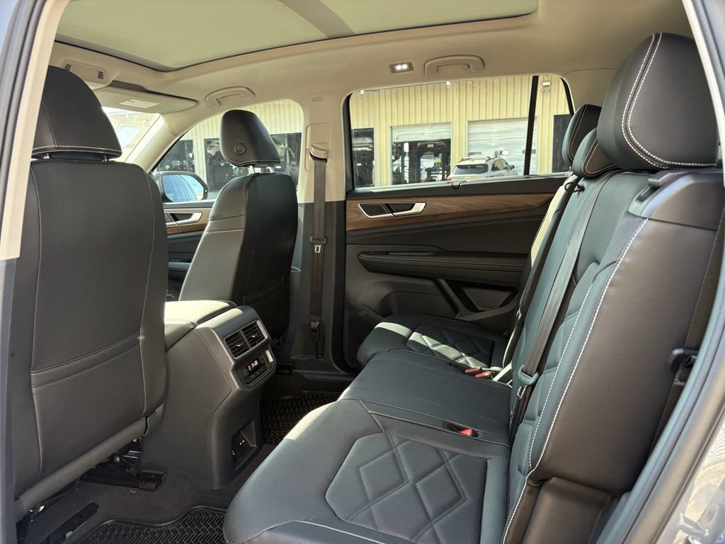 Used 2025 Volkswagen Atlas SE FWD image 22