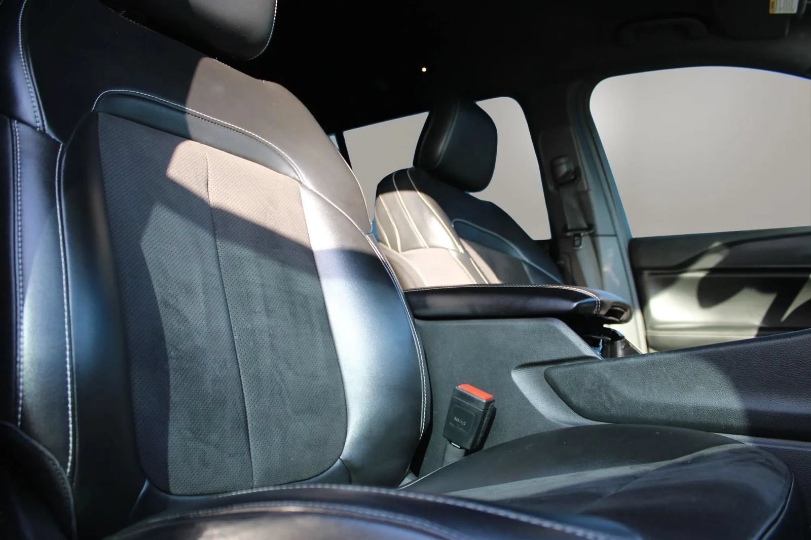Used 2023 Jeep Grand Cherokee L Laredo RWD image 16