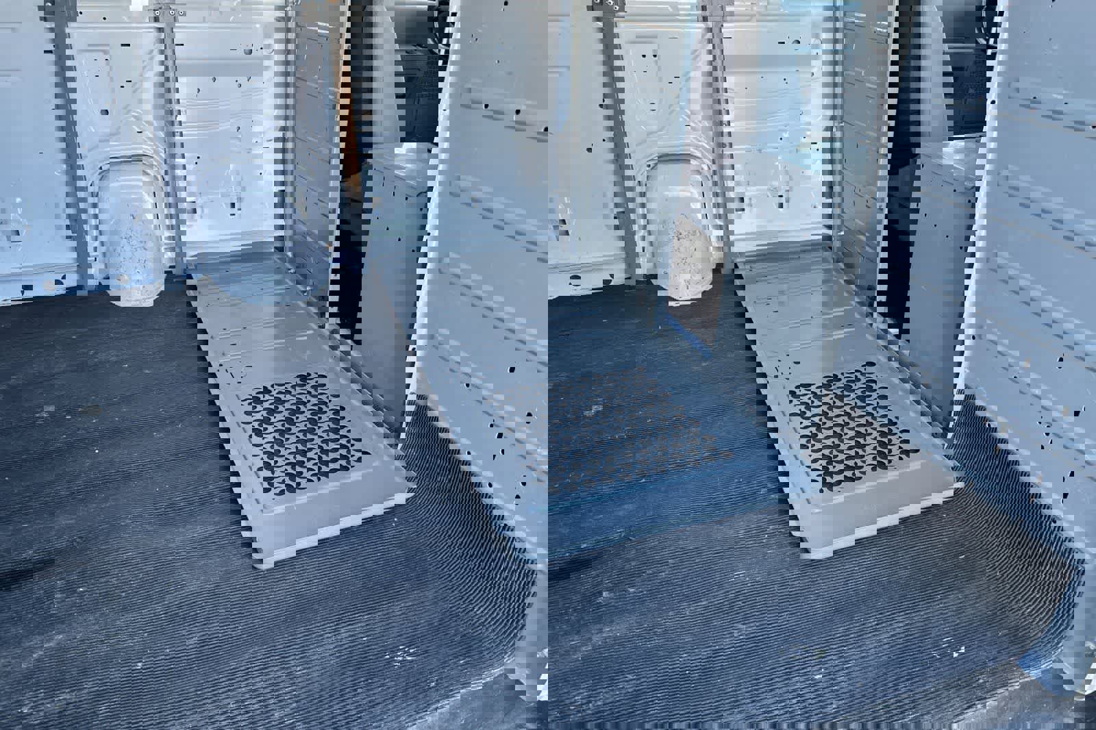 Used 2014 Ford E-250 and Econoline 250 w/ Power Group image 4