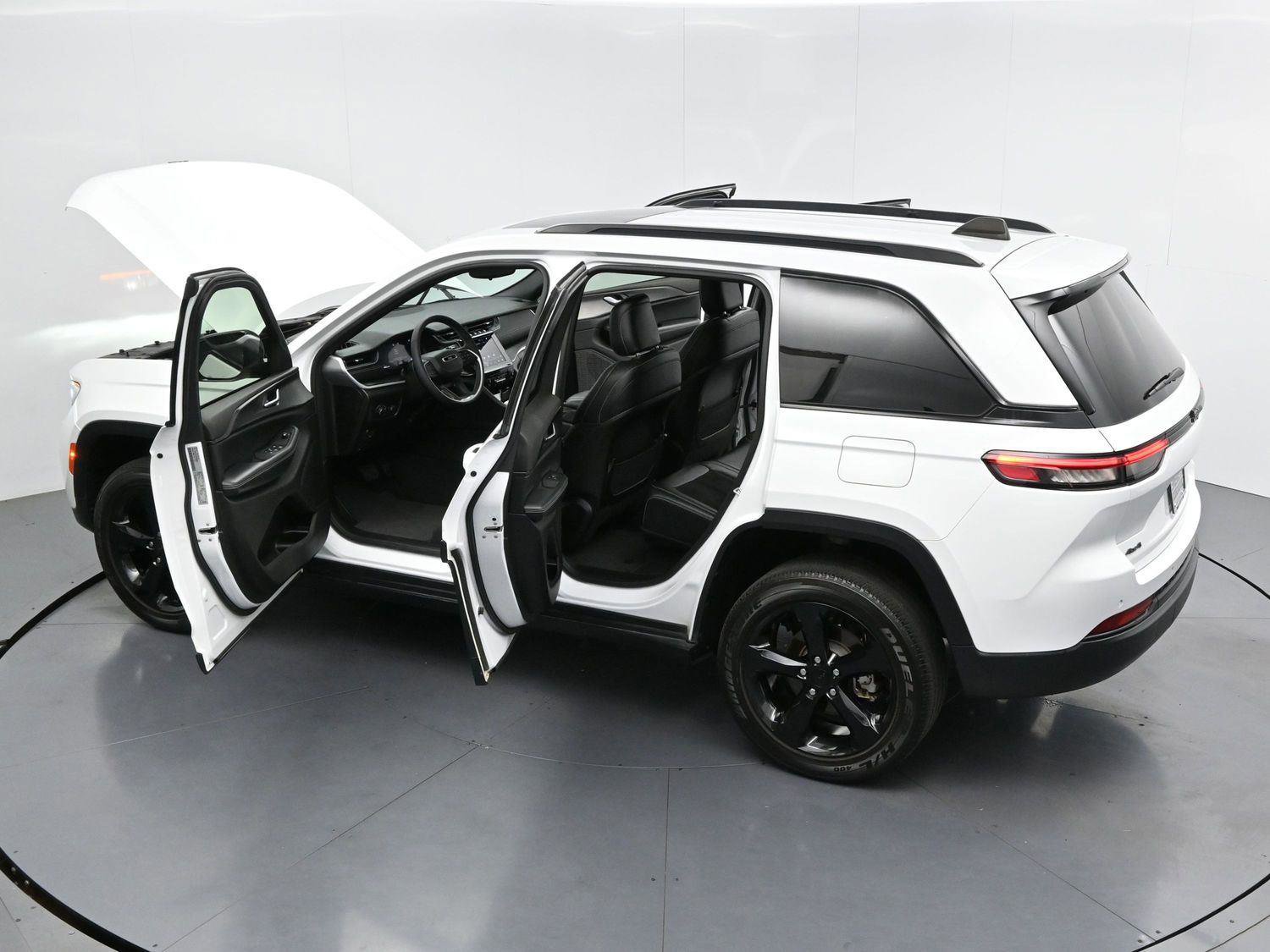Used 2023 Jeep Grand Cherokee Altitude AWD/4WD image 36