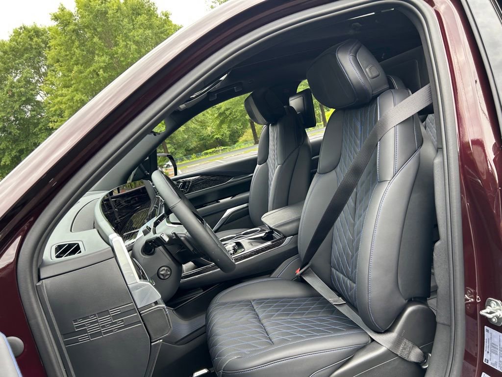 Used 2026 Cadillac Escalade IQ Sport 1 w/ LPO, Floor Liner Package AWD/4WD image 42