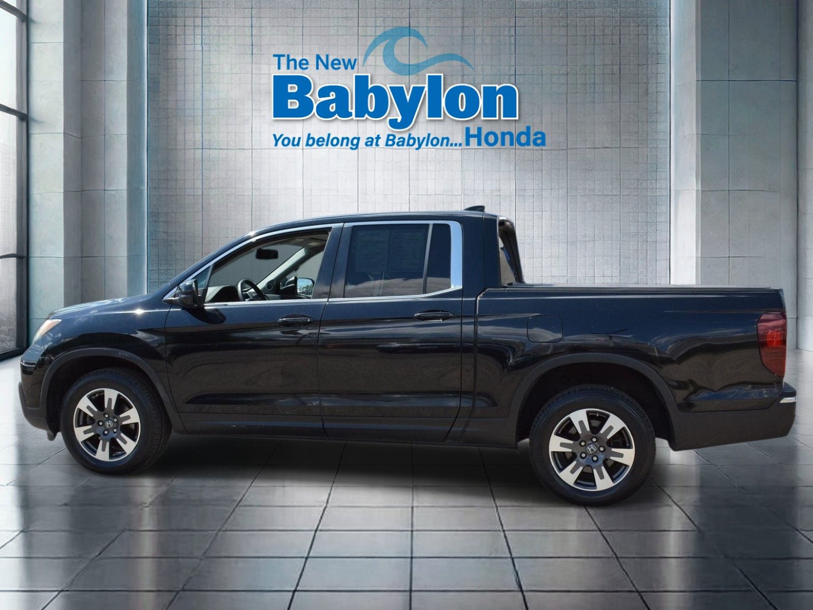 Used 2017 Honda Ridgeline RTL-T image 2