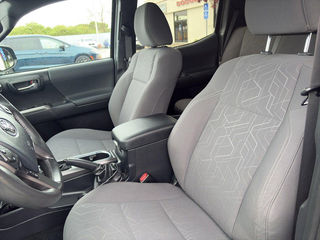 Used 2019 Toyota Tacoma TRD Off-Road w/ Technology Package AWD/4WD image 7